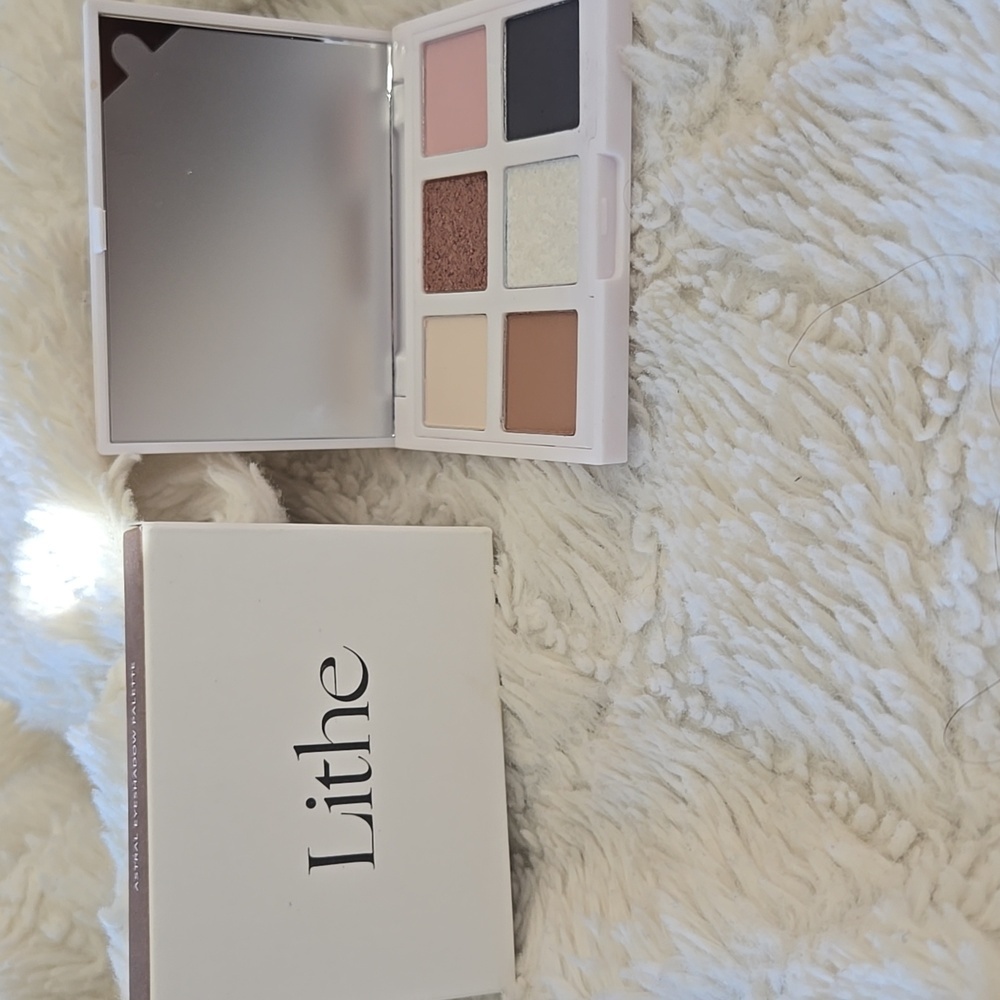 Lithe Radiant Eyeshadow Palette - Pink, Gold, White, Black, Brown - Picture 5 of 7